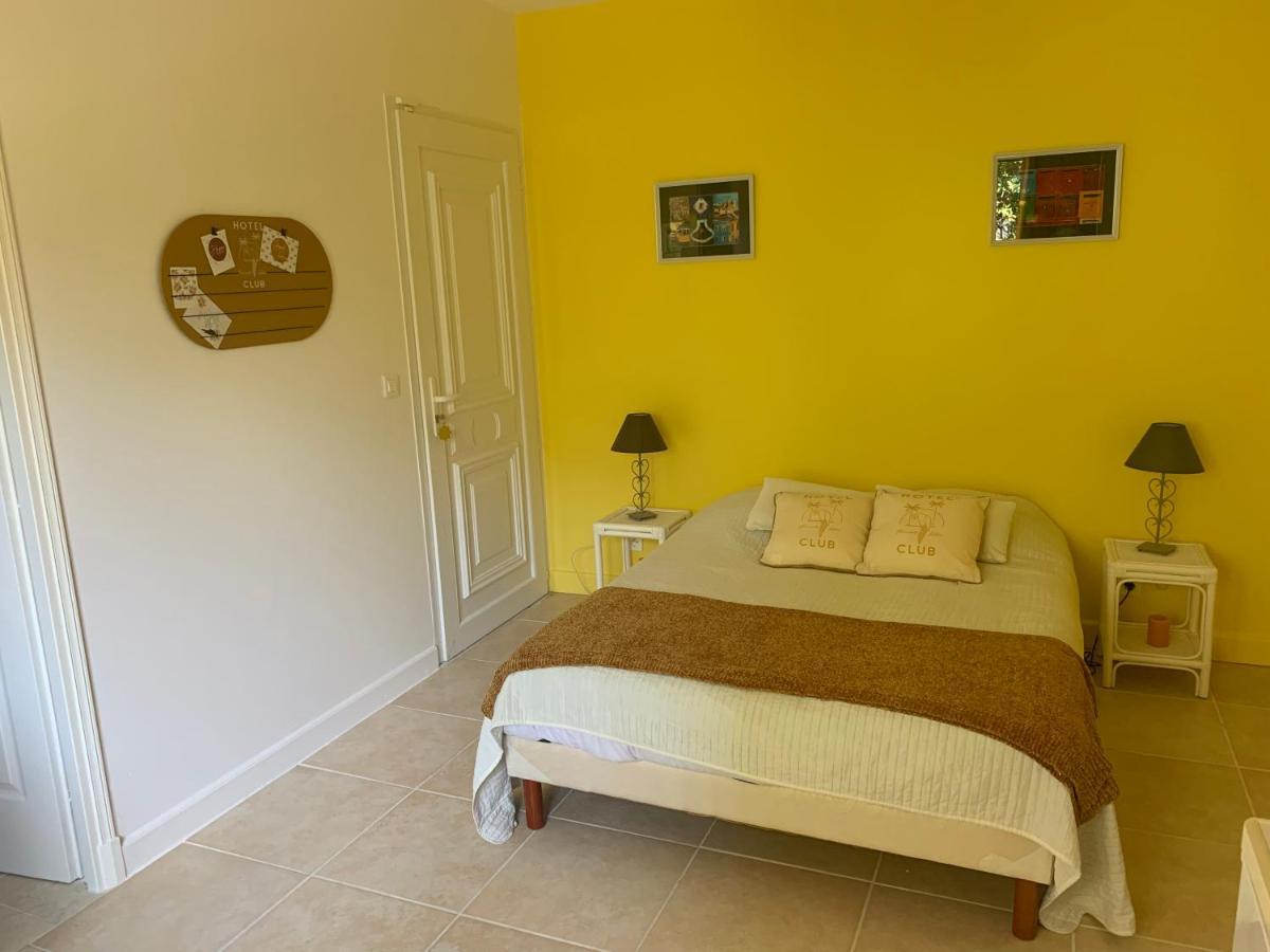 Hotel Les Palmiers Le Muy Zewnętrze zdjęcie