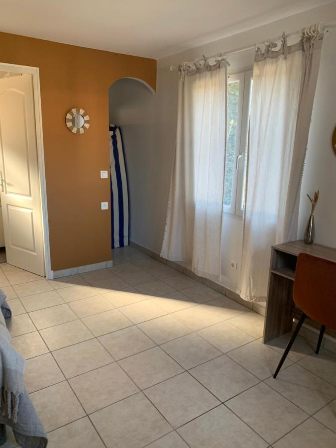 Hotel Les Palmiers Le Muy Zewnętrze zdjęcie