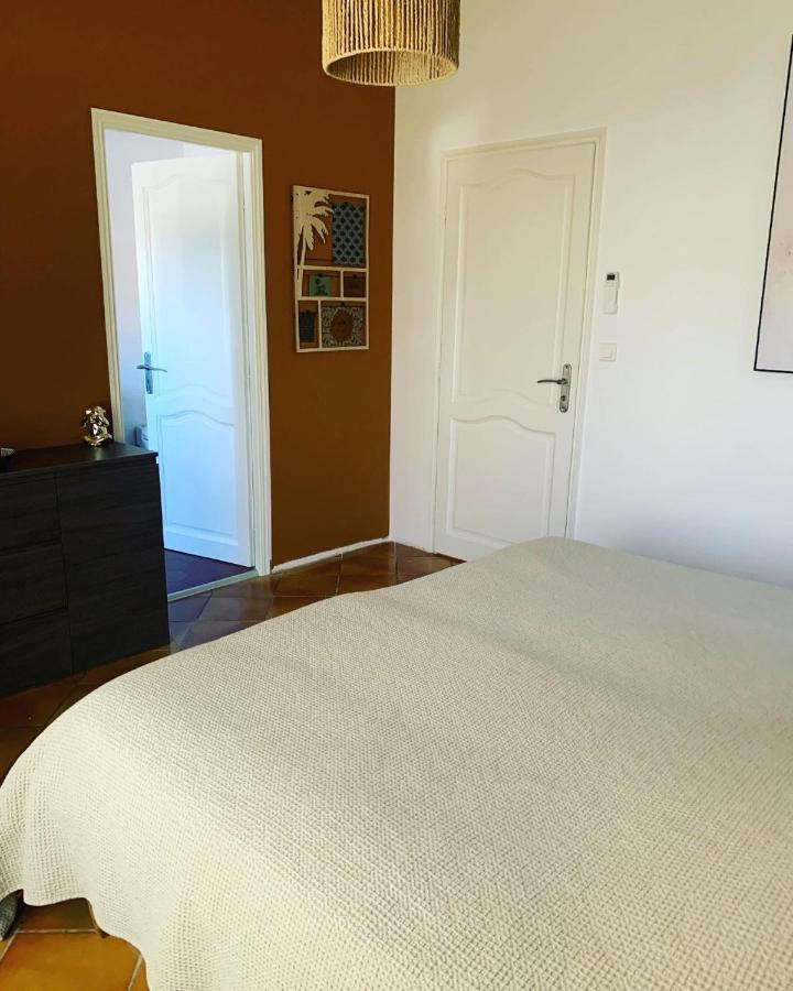 Hotel Les Palmiers Le Muy Zewnętrze zdjęcie