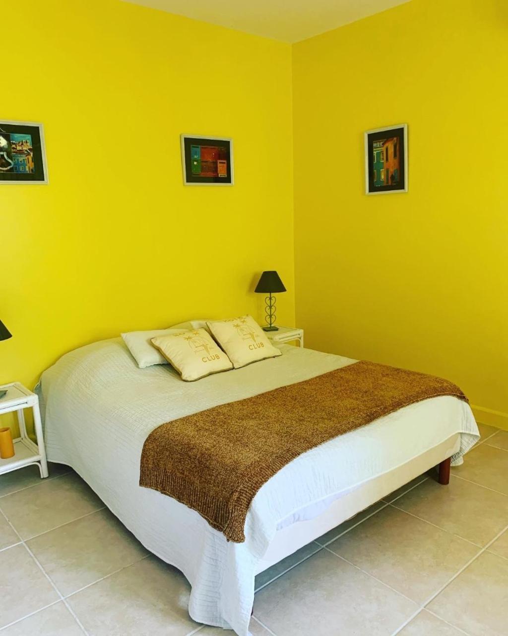Hotel Les Palmiers Le Muy Zewnętrze zdjęcie